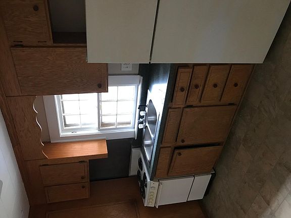 2nd image of 423 Arey Ave