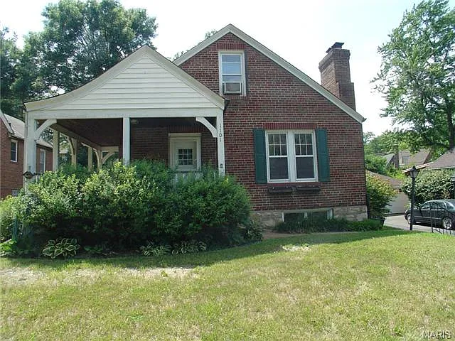 1101 S Elm Ave photo 1