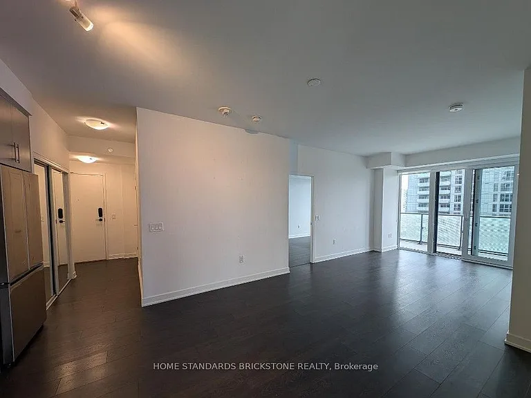 95 Oneida Cres #810 — Photo 6