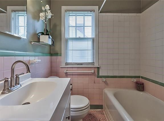 4th image of 7915 Ward Parkway Pl