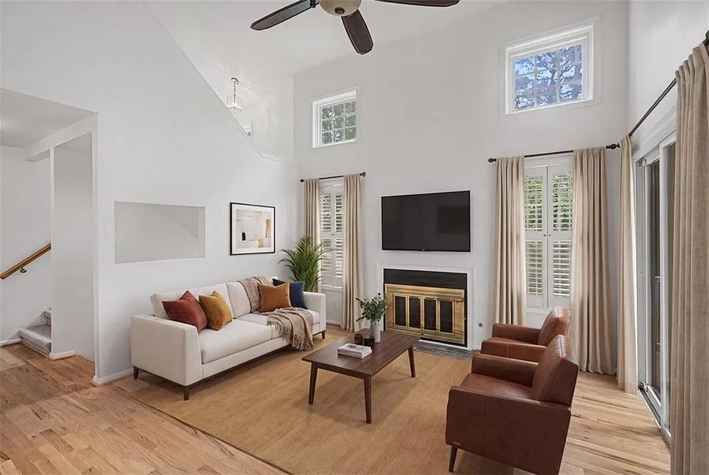3 bed, 3.0 bath, 1314 sqft, $2,400 — Photo 3