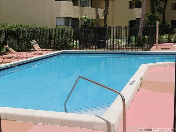 Doesn't that swimming pool look inviting?!