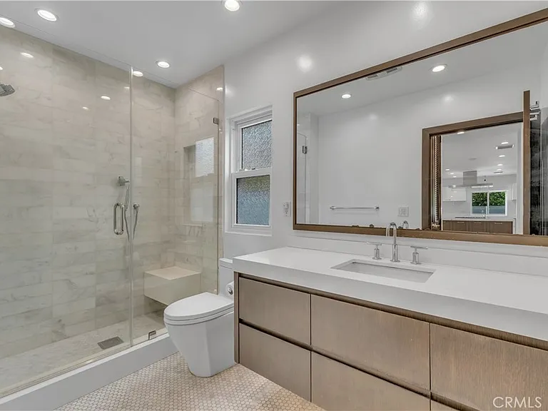 4925 Nagle Ave — Photo 26