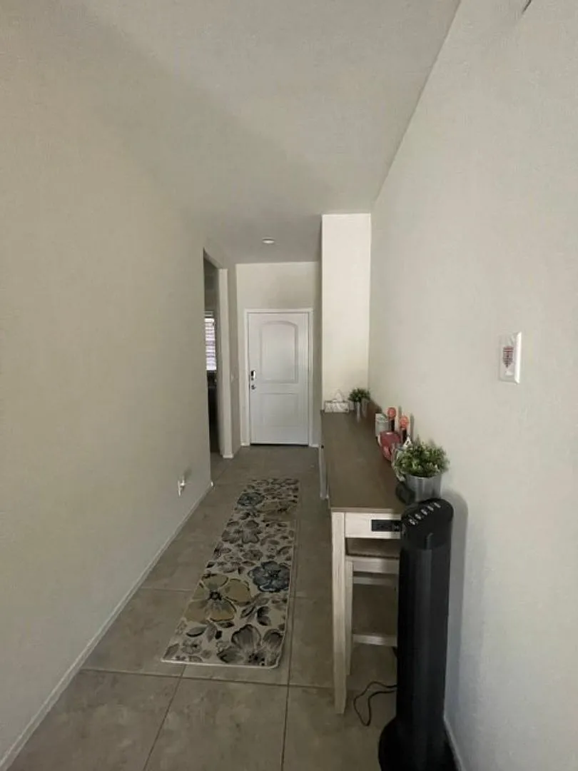 Single Story 3 bedroom — Photo 2