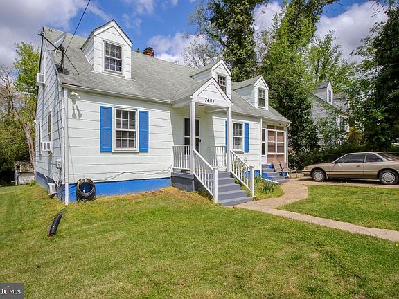 Front exterior w/driveway