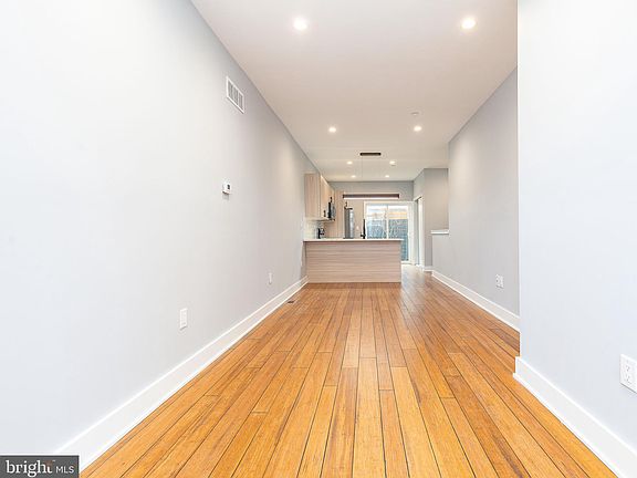3rd image of 2821 Livingston St #1