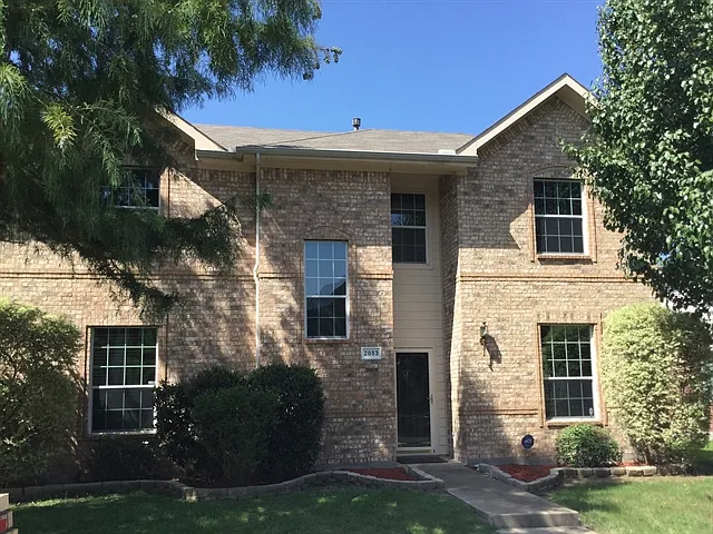 4 bed, 2.5 bath, 2669 sqft, $2,560 — Photo 1