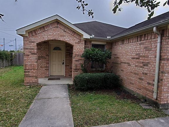 3rd image of 8122 Berkely Ct