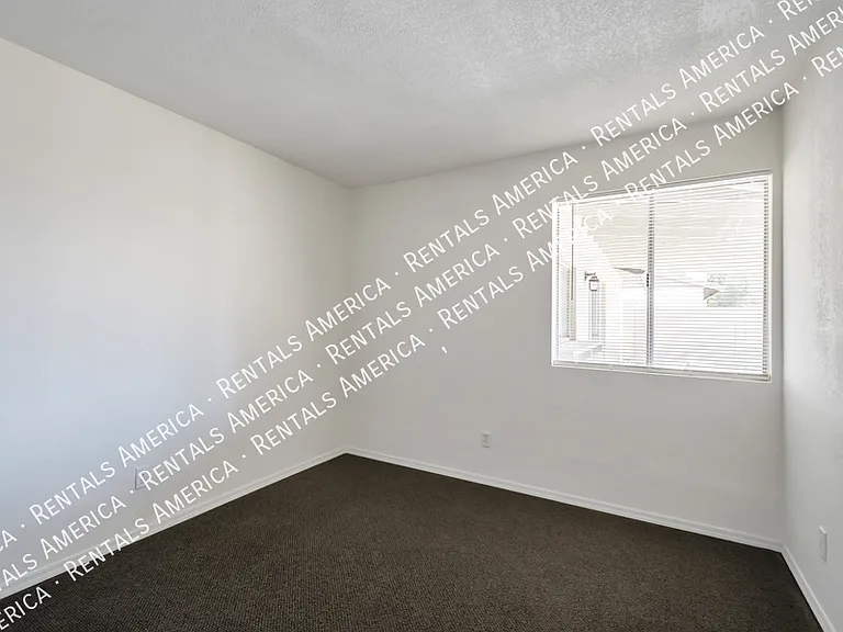 552 W Kilarea Ave — Photo 4