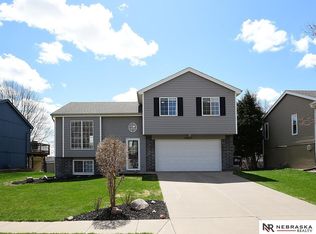 15257 Wirt St, Omaha, NE 68116