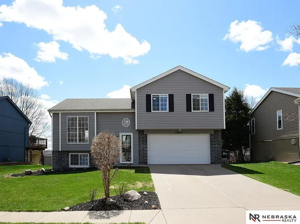 15257 Wirt St, Omaha, NE 68116
