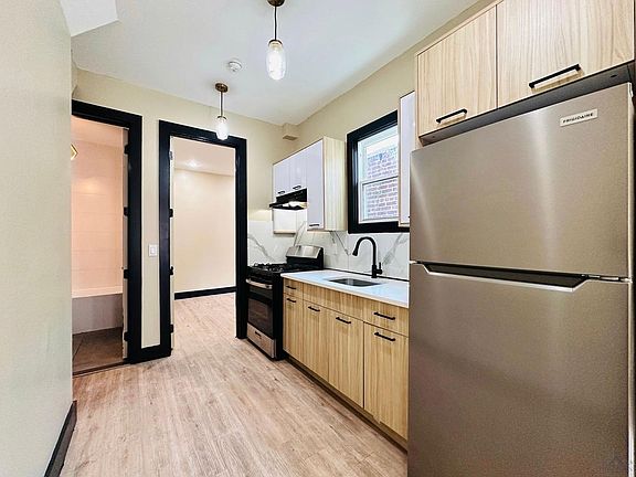 2nd image of 948 W Side Ave #1D
