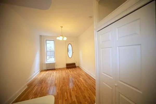 Rented by Metropolitan Realty | media 22