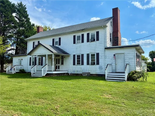 1109 W Main St, Yadkinville, NC 27055
