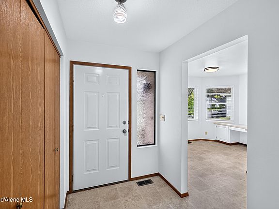 5th image of 1537 W Woodlawn Dr APT 1