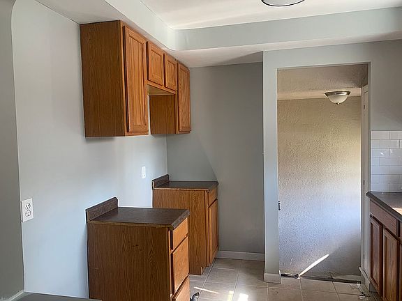 5th image of 8108 Pelham Dr
