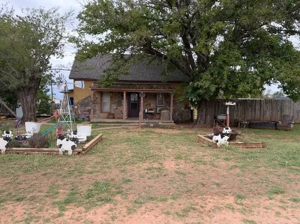 510 S 4th St, Sentinel, OK 73664