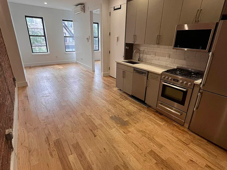 127 Kingston Ave #2R — Photo 5