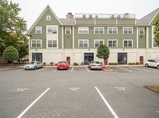 231 Douglas Ave UNIT R, Providence, RI 02908