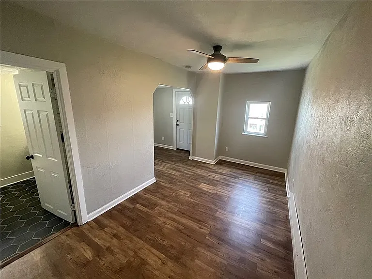 115 Meridan St #1 — Photo 11