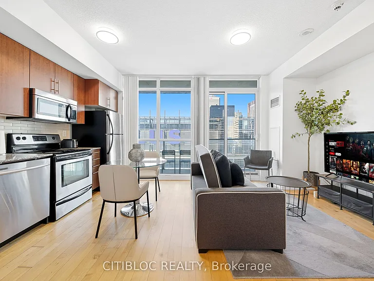 65 Bremner Blvd #4007 — Photo 11