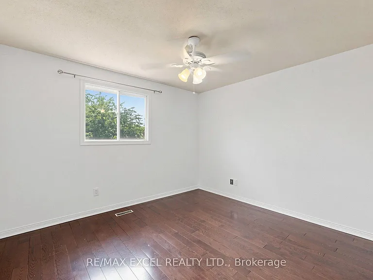 21 Mary Gapper Cres — Photo 38