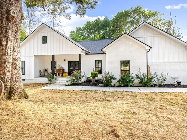 983 Smith Pl, Cunningham, TN 37052