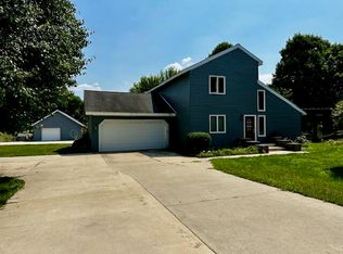 910 N Dickinson Ave, Hesperia, MI 49421