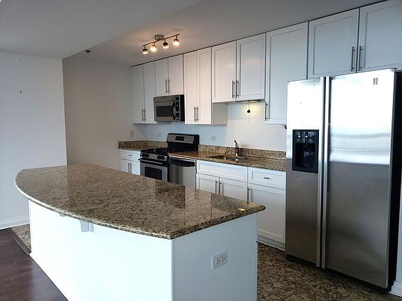 3rd image of 33 W Ontario St APT 44EN