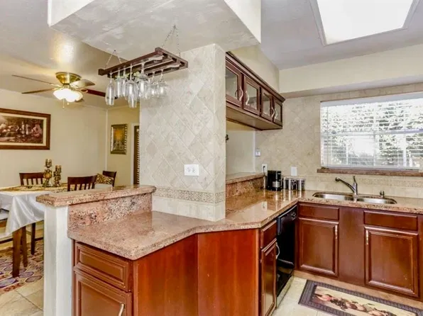 10183 Beekman Place Dr, Houston, TX 77043