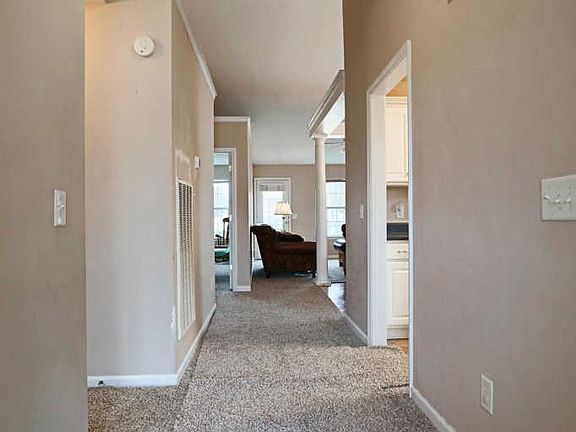 4th image of 704 Dellwood Dr