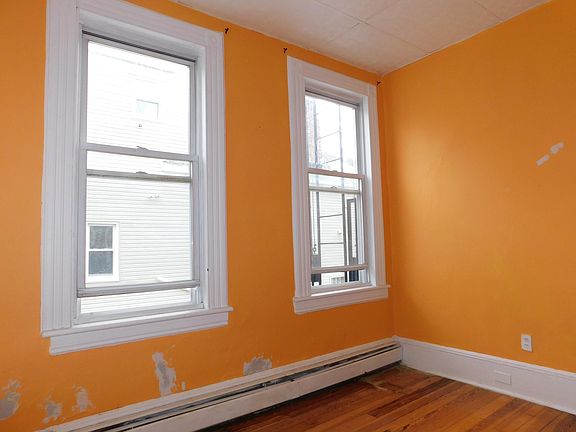 4th image of 37 Cooper Pl #2R