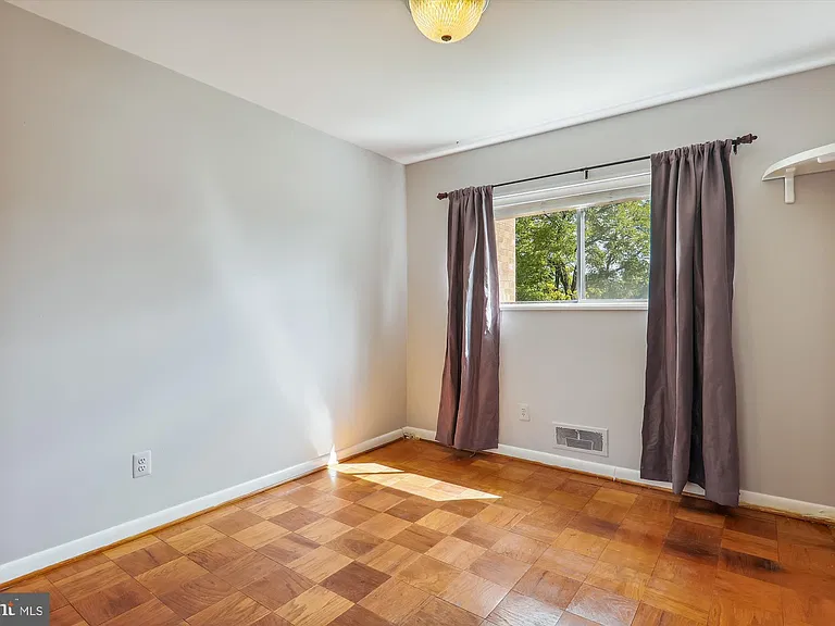 10631 Montrose Ave #M-202 — Photo 27