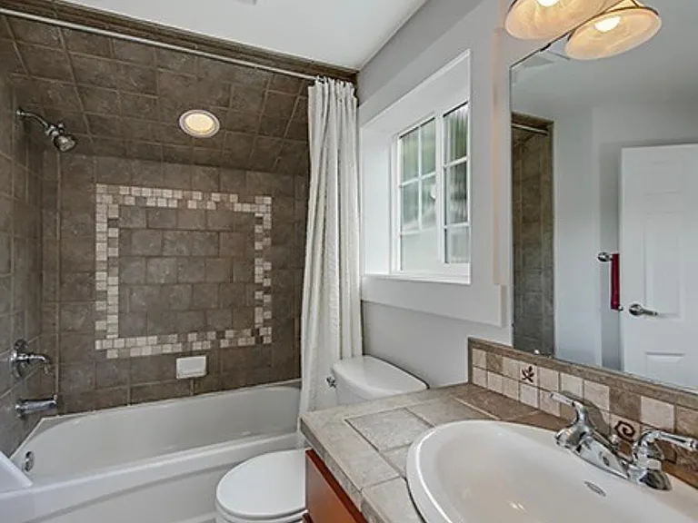 BATHROOM 2