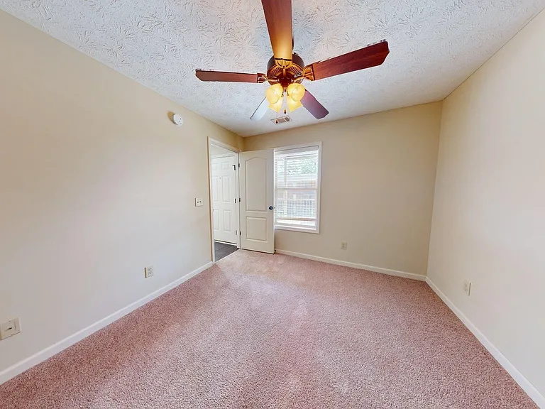 338 W Glenn Ave — Photo 17