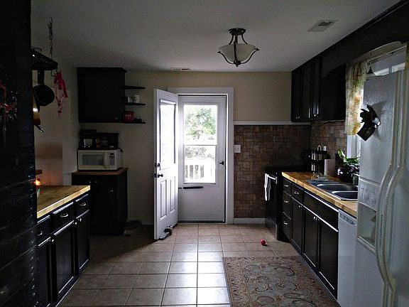 5th image of 910 Waterlily Rd