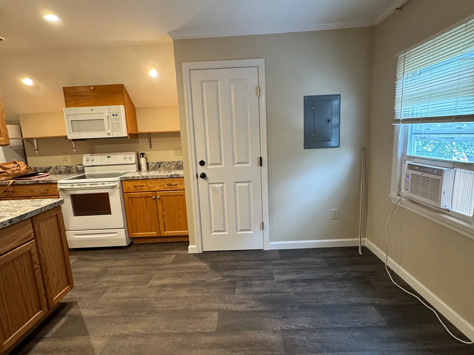 2 bed, 772 sqft, $1,700 — Photo 2