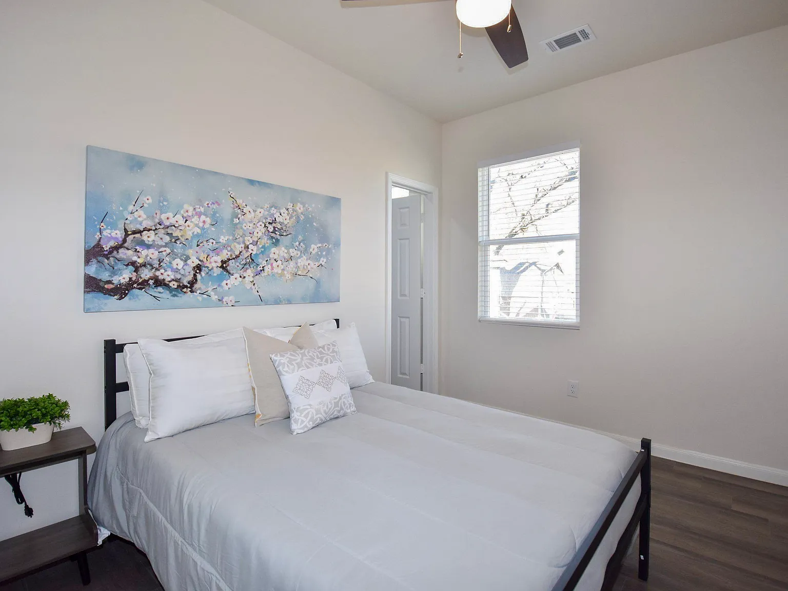 4 bed, 7.0 bath, 1770 sqft, $858 — Photo 3