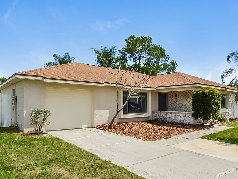 426 Iowa Woods Cir E — Photo 3