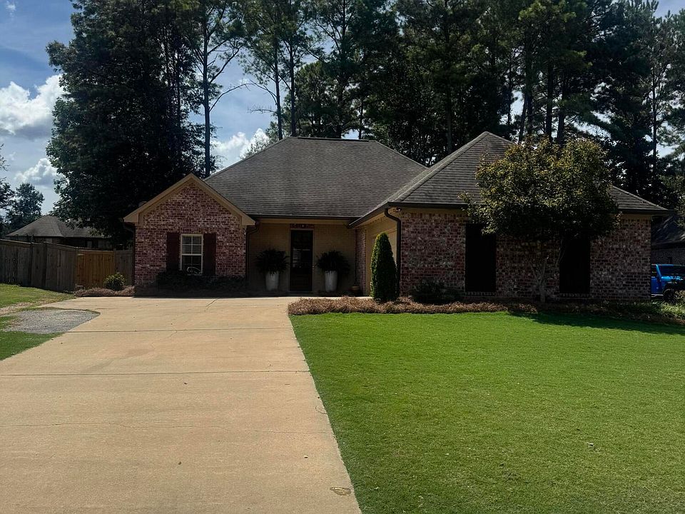 1st image of 105 Kings Ln
