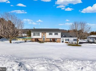 51 Daniel Dr, Mohrsville, PA 19541