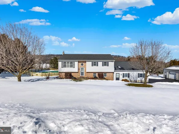 51 Daniel Dr, Mohrsville, PA 19541