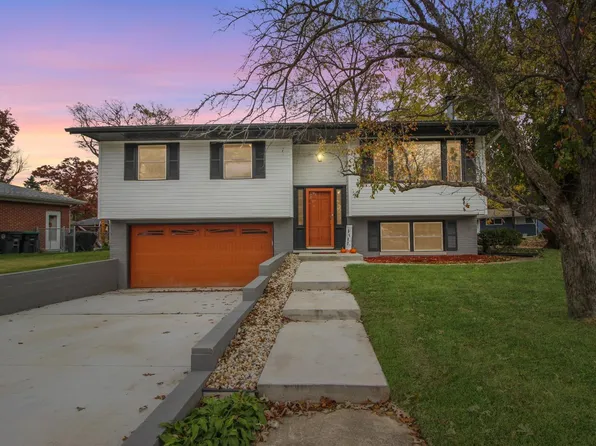 421 Softwood Dr, Hobart, IN 46342