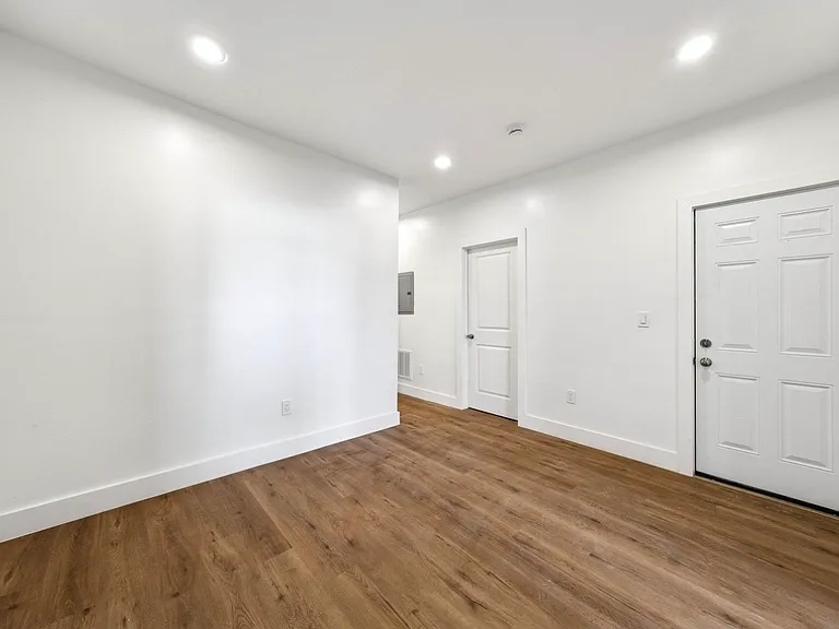 275 Claremont Ave #2 — Photo 2