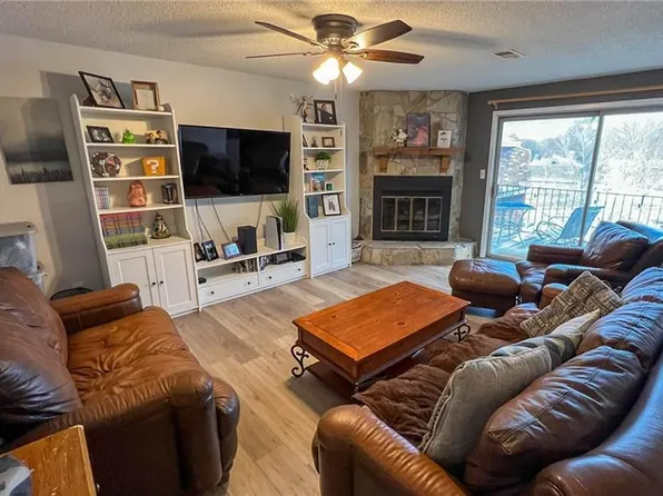 9622 Perry Ln APT E, Overland Park, KS 66212