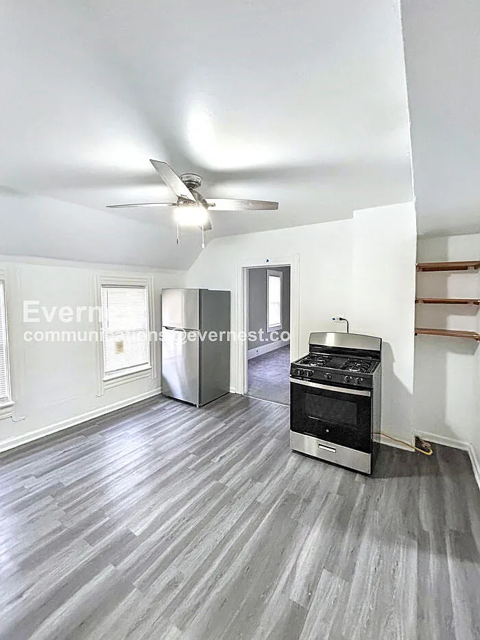 Building Photo - 1079 E 68th St #2