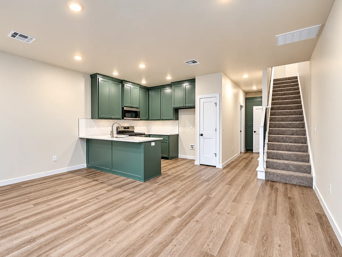 3 bed, 2.5 bath, 1414 sqft, $1,895 — Photo 4