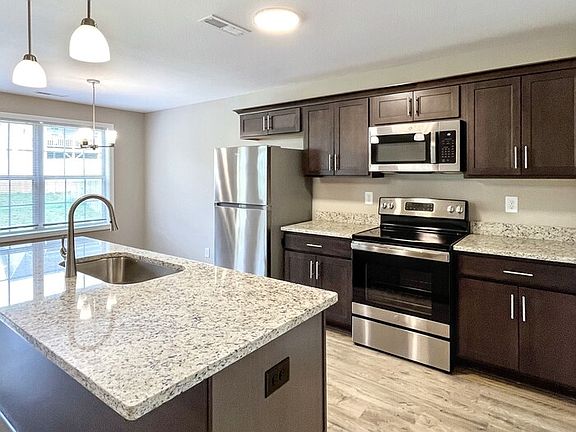 5th image of 137 Ardell Dr