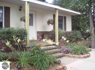 1576 Seeley Rd NW, Rapid City, MI 49676