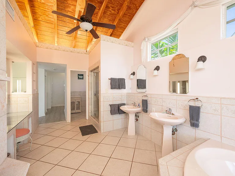 21640 Overseas Hwy — Photo 34